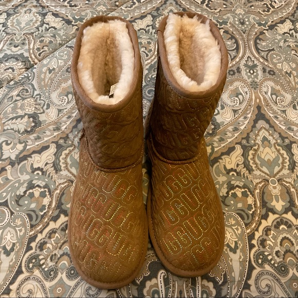 NWT UGG Classic II Graphic Boots Kids Sz 6 - Picture 11 of 16